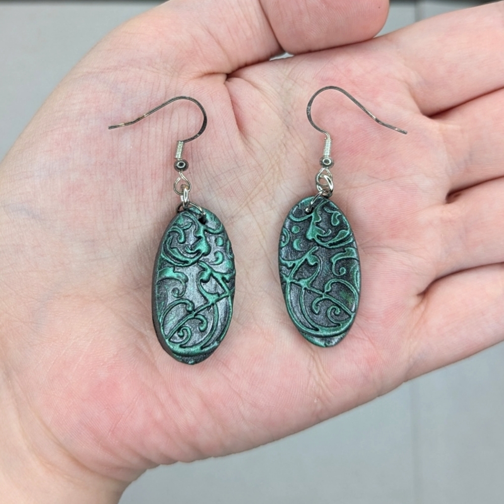 Gothic Green Oval Earrings - Picture 3 of 9